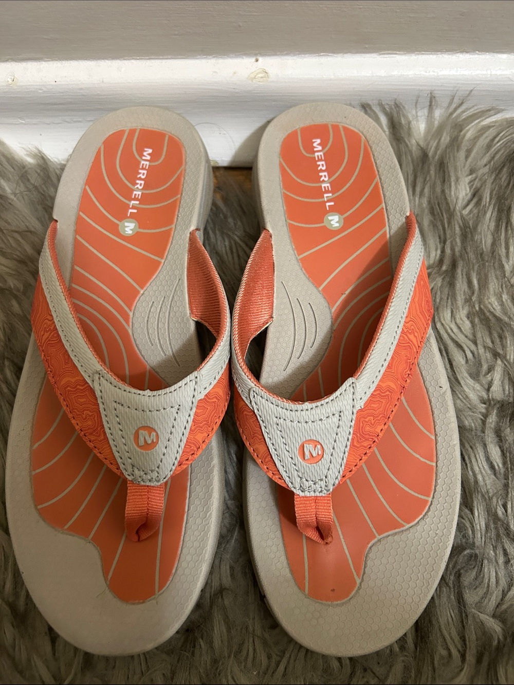 Merrell Women’s Coral and Beige Thong Sandals